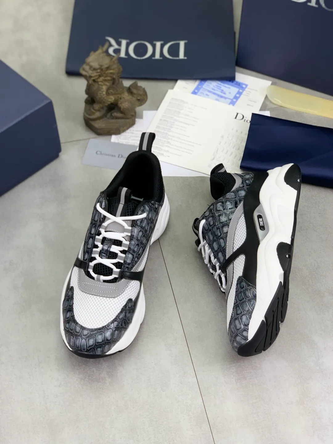 Men's shoes 💰P480 new style 💰new color high quality🔥🔥🔥, Dior [Dior] official website newly released 1:1 copy, the shoe body is made of imported original fine and breathable cloth and selected first-layer cowhide ➕original fine mesh lining insole, perfect shape and top quality 🙈rubber foam combination outsole is super light and wear-resistant👣, super hot style Code number: 38-45 (46 47 customized)